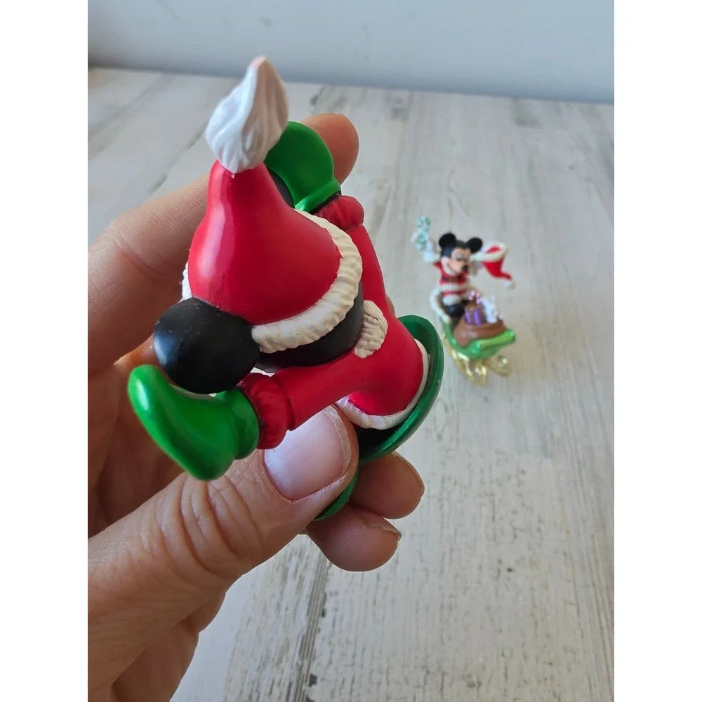 Vintage enesco Mickey‎ Santa sleigh sledding ornament Xmas tree
